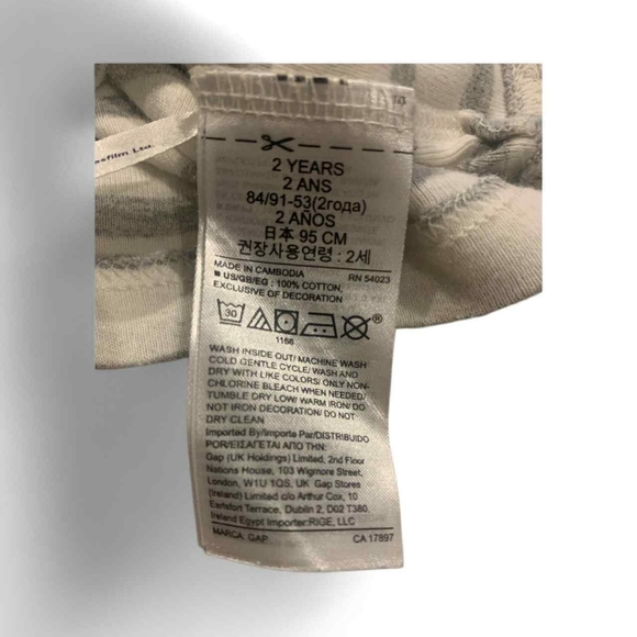 Gap Yoda Pajama Set. White With Gray Stripes An Adorable Baby Yoda Sz 2T - Picture 6 of 10